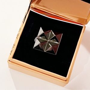 NWT Waterford Rebel Ring, Punk Rock Pyramid Stud Ring, Chunky Ring